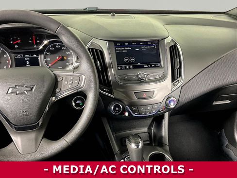 Used 2019 Chevrolet Cruze LT w/ Convenience Package FWD image 9