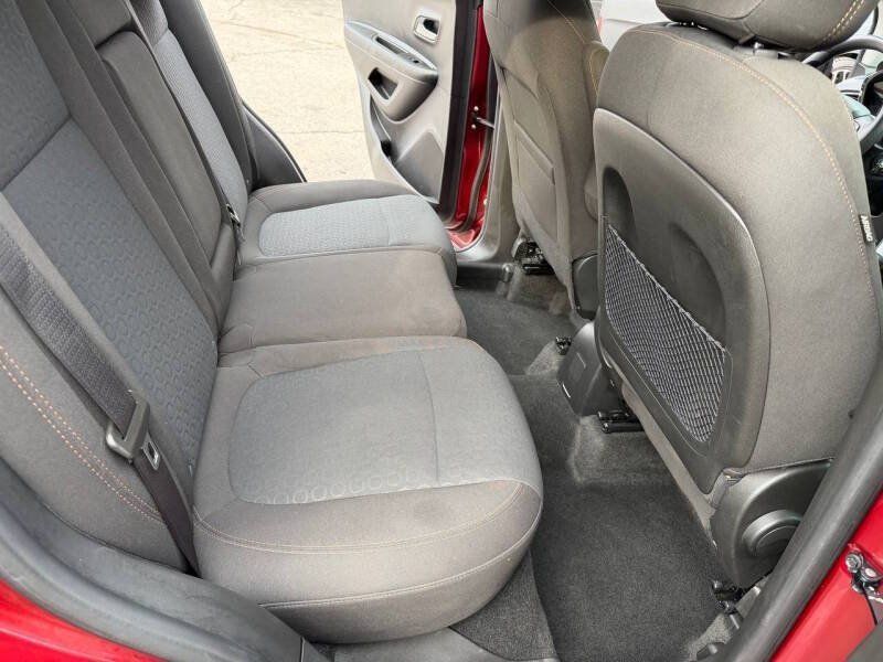 Used 2021 Chevrolet Trax LS FWD image 19