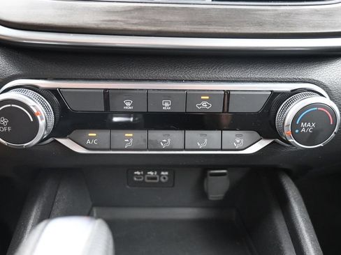 Used 2025 Nissan Altima 2.5 SV FWD image 14