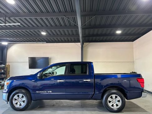 Used 2018 Nissan Titan SV AWD/4WD image 5