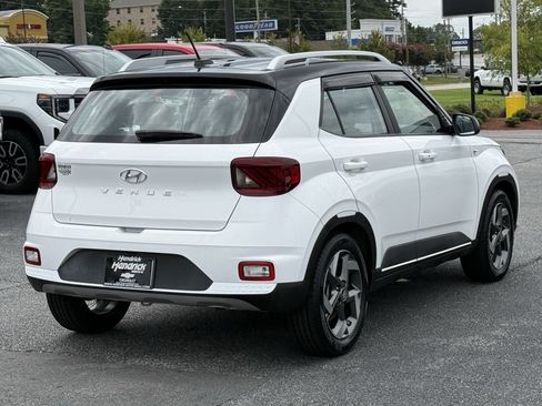 Used 2024 Hyundai Venue Limited FWD image 10