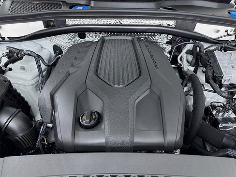 New 2026 Porsche Macan Turbo image 33