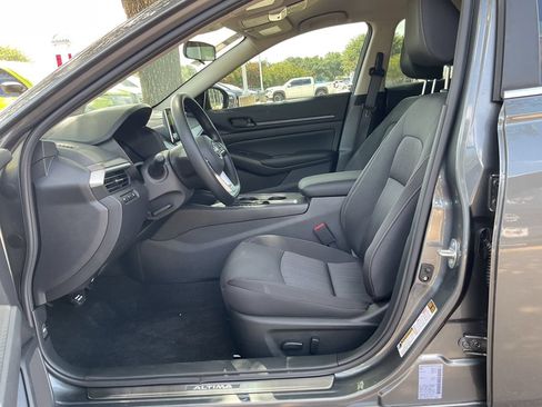 New 2026 Nissan Altima 2.5 SV FWD image 7