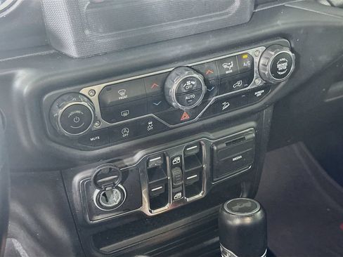 Used 2021 Jeep Wrangler Unlimited Sahara AWD/4WD image 27