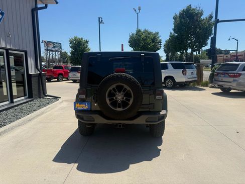 Used 2016 Jeep Wrangler Unlimited Sahara AWD/4WD image 5