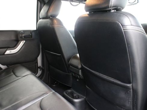 Used 2017 Jeep Wrangler Unlimited Rubicon AWD/4WD image 17
