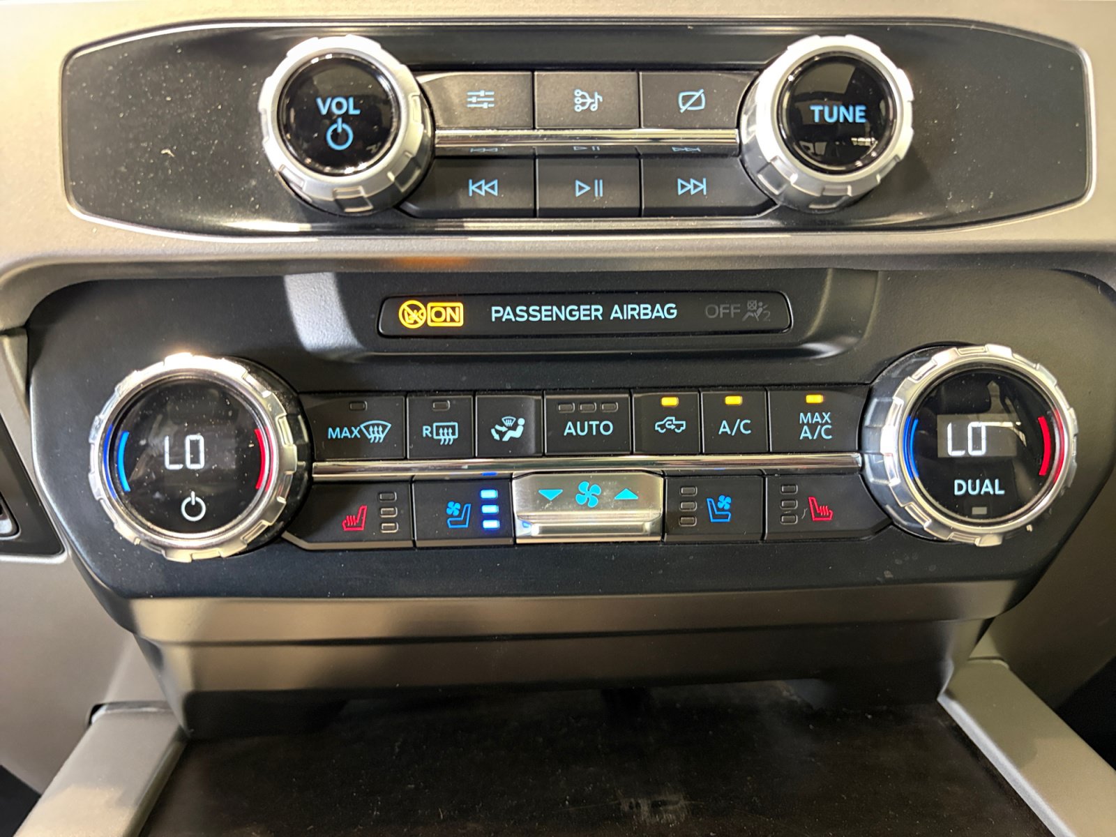 Used 2022 Ford F250 Lariat w/ Lariat Ultimate Package AWD/4WD image 17