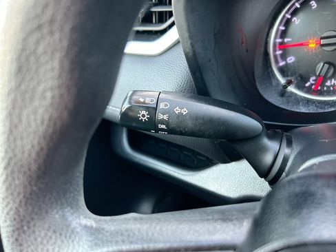 Used 2021 Toyota RAV4 LE FWD image 19