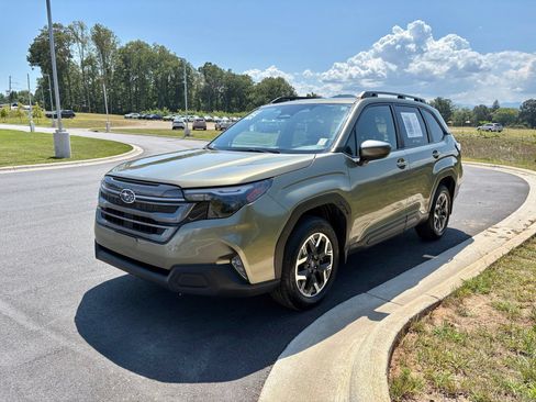 Certified 2025 Subaru Forester Premium w/ Convenience Package #2 AWD/4WD image 3