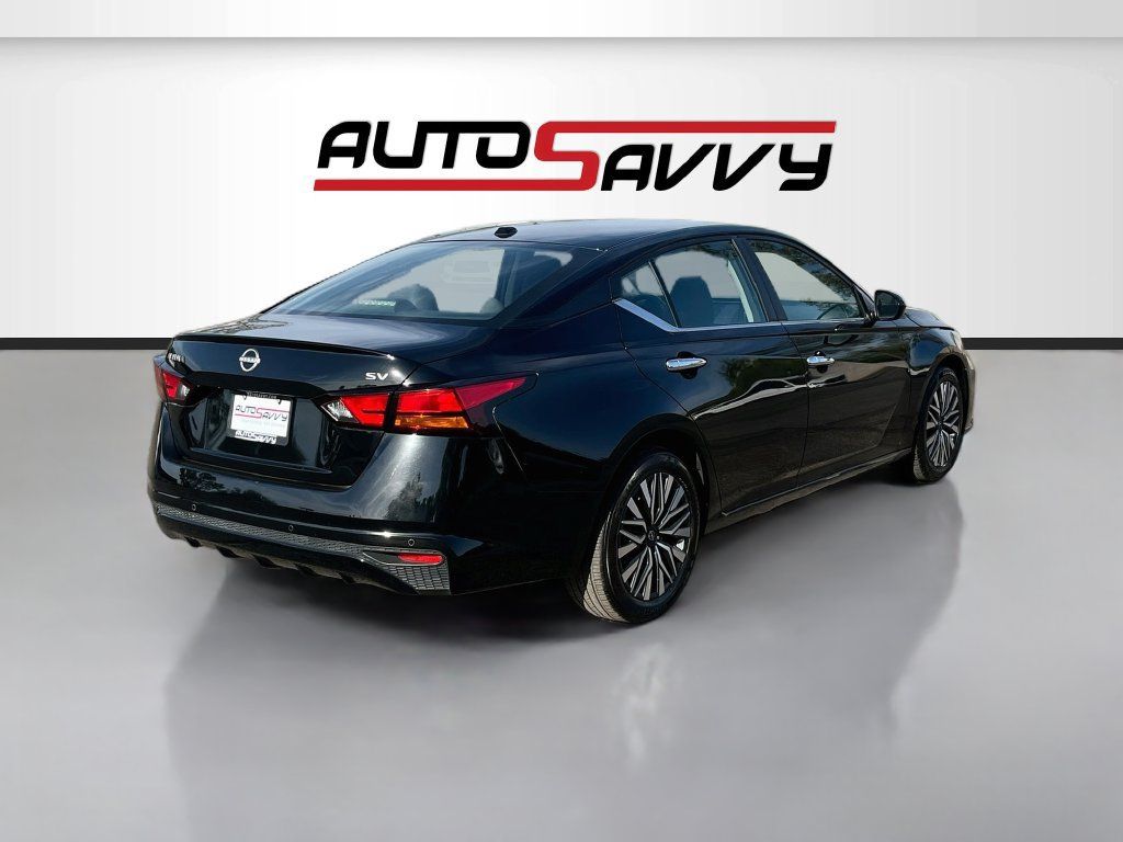 Used 2024 Nissan Altima 2.5 SV FWD image 7