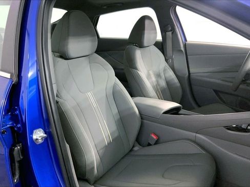 Used 2025 Hyundai Elantra SEL image 7