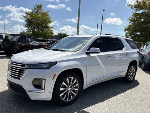 Used 2023 Chevrolet Traverse Premier FWD image 7