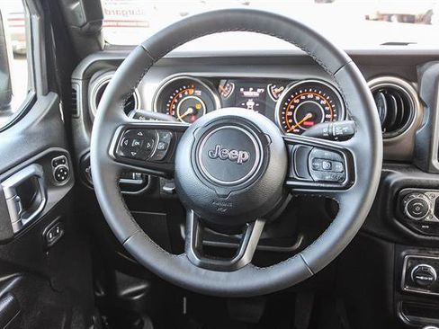 Used 2023 Jeep Gladiator Sport image 15