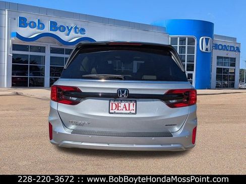 New 2026 Honda Odyssey Touring image 4