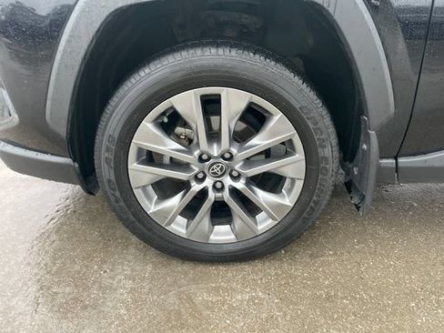 Used 2022 Toyota RAV4 XLE Premium AWD/4WD image 29