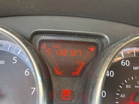 Used 2012 Nissan Versa SV FWD image 14