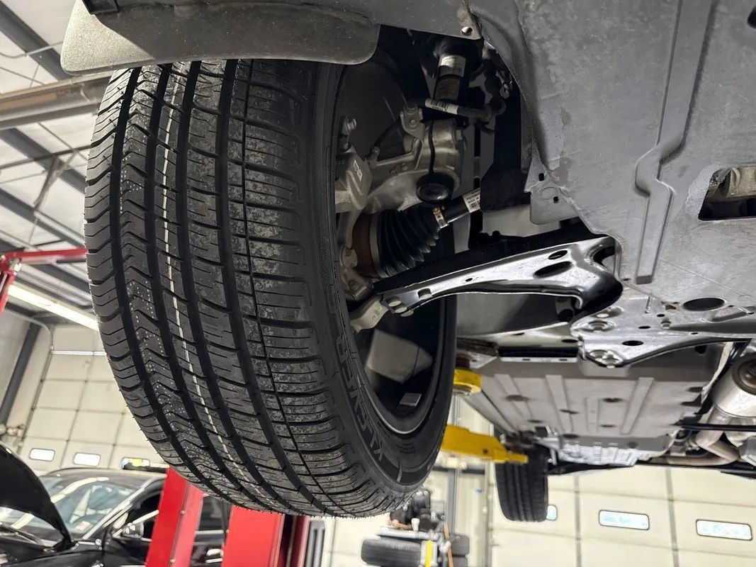 Used 2024 Volvo XC40 B5 Plus AWD/4WD image 24