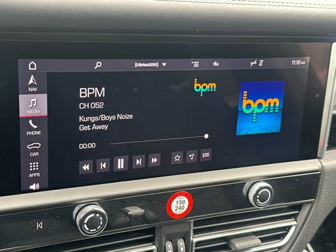 Certified 2026 Porsche Macan AWD/4WD image 21