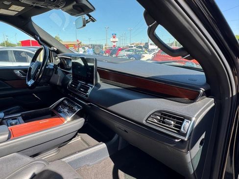 Used 2022 Lincoln Navigator Reserve AWD/4WD image 13