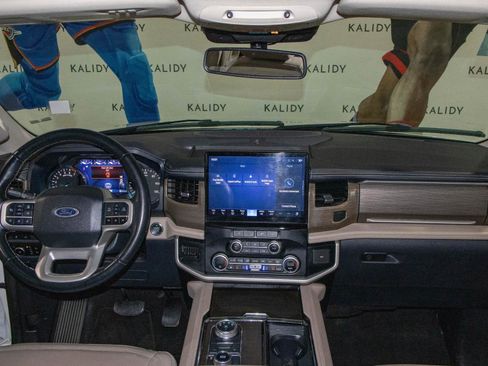 Used 2024 Ford Expedition Limited AWD/4WD image 3