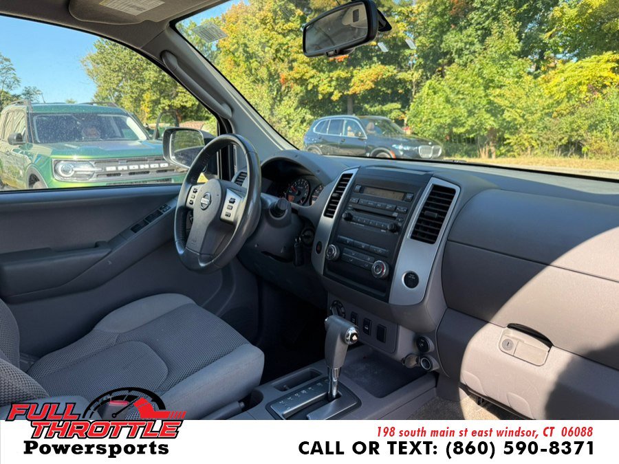 Used 2011 Nissan Frontier SV w/ SV Premium Utility Pkg AWD/4WD image 14