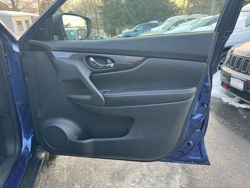 Used 2018 Nissan Rogue S image 20