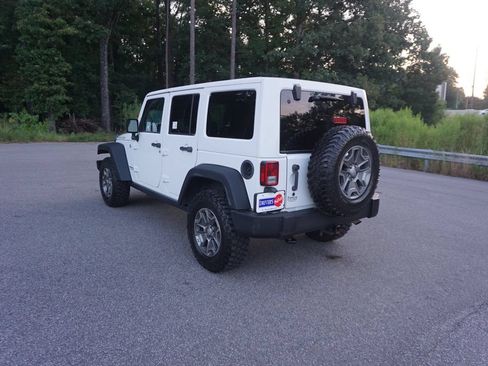 Used 2016 Jeep Wrangler Unlimited Rubicon w/ Connectivity Group AWD/4WD image 17