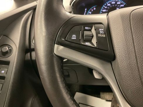 Used 2020 Chevrolet Trax LT w/ LT Convenience Package image 18