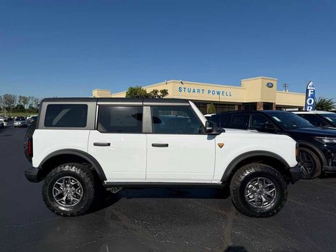 New 2025 Ford Bronco Badlands image 23