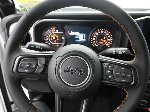 Used 2024 Jeep Gladiator Sport image 22