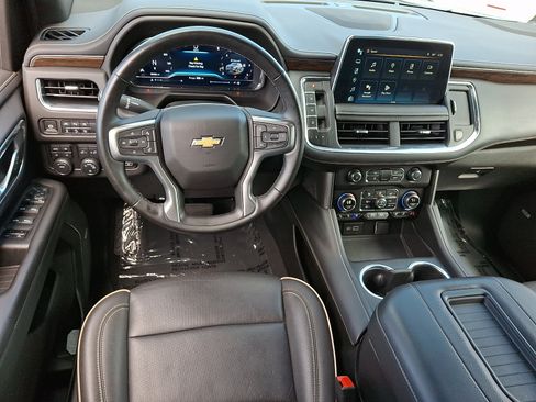 Used 2024 Chevrolet Suburban Premier w/ Premium Package AWD/4WD image 12