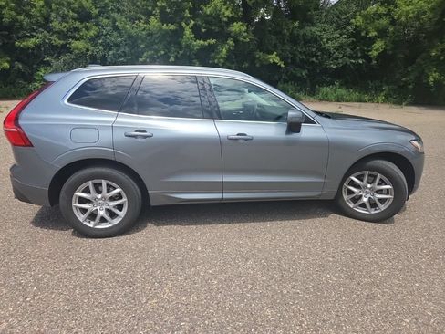 Used 2020 Volvo XC60 T5 Momentum w/ Protection Package AWD/4WD image 17