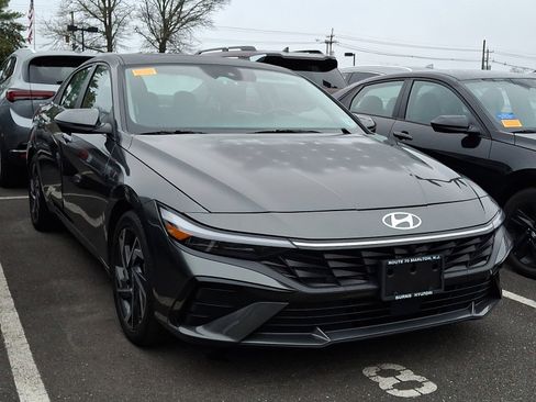 Used 2024 Hyundai Elantra Limited image 5