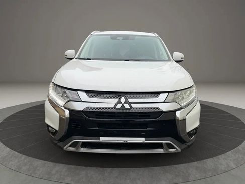 Used 2020 Mitsubishi Outlander SE image 2