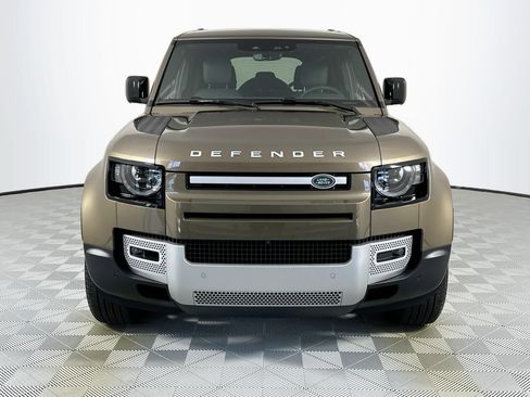 Used 2025 Land Rover Defender 110 S AWD/4WD image 2