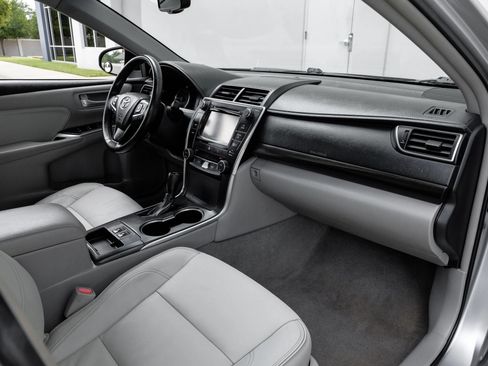 Used 2016 Toyota Camry XLE w/ Moonroof Package FWD image 16