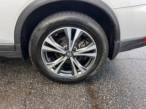 Used 2019 Nissan Rogue SV w/ Premium Package image 35