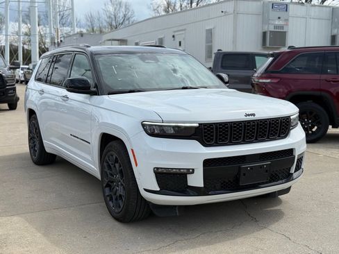 Used 2023 Jeep Grand Cherokee L Summit AWD/4WD image 4