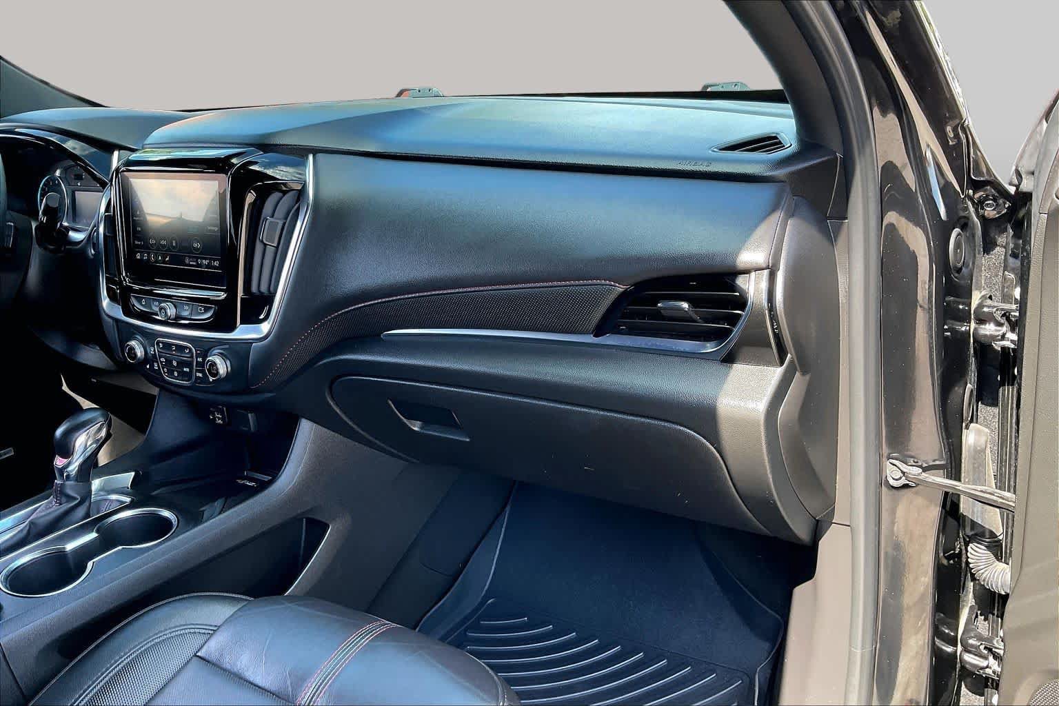 Used 2023 Chevrolet Traverse RS FWD image 17