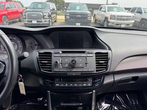 Used 2017 Honda Accord Sport image 2