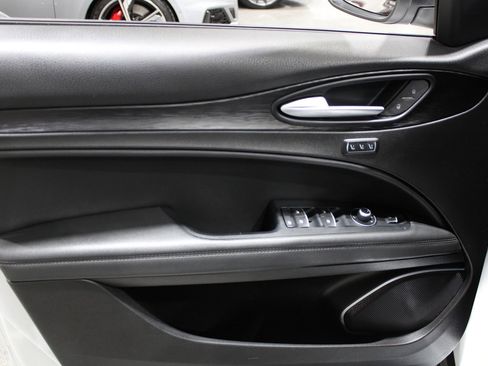 Used 2018 Alfa Romeo Stelvio Base image 23