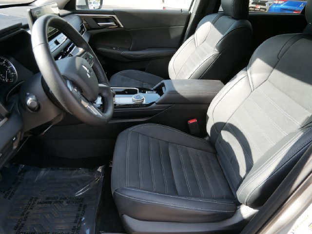 Used 2026 Mitsubishi Outlander SE AWD/4WD image 14