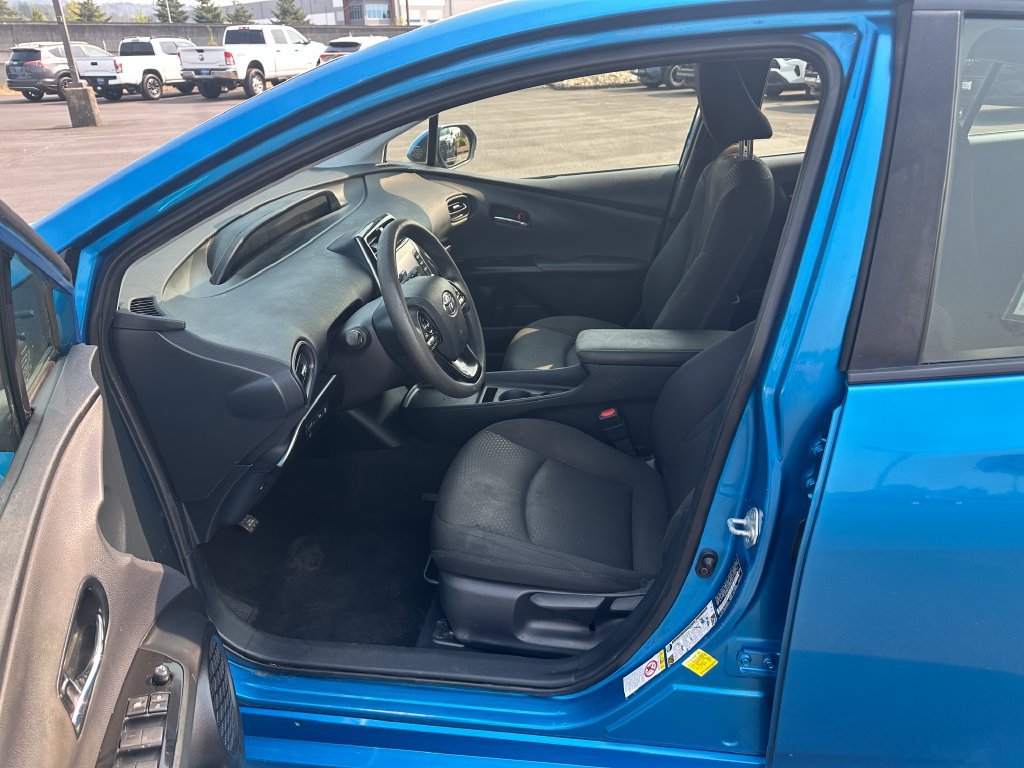 Used 2022 Toyota Prius LE AWD/4WD image 13