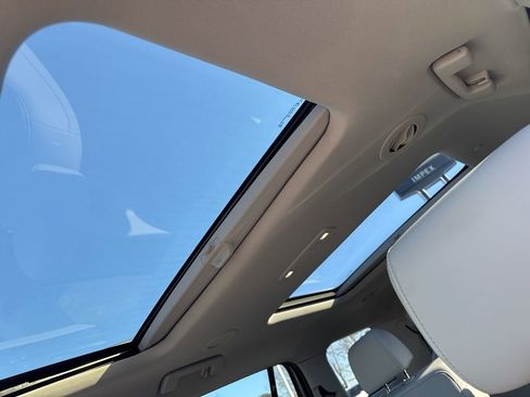 Used 2020 GMC Acadia SLT w/ Premium Package image 12