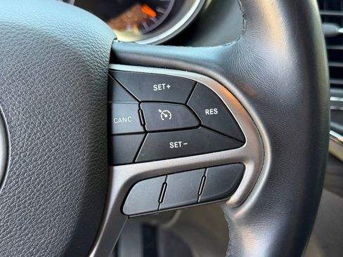 Used 2021 Jeep Grand Cherokee Laredo RWD image 15