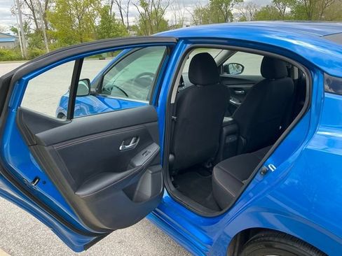 Used 2025 Nissan Sentra SR FWD image 15