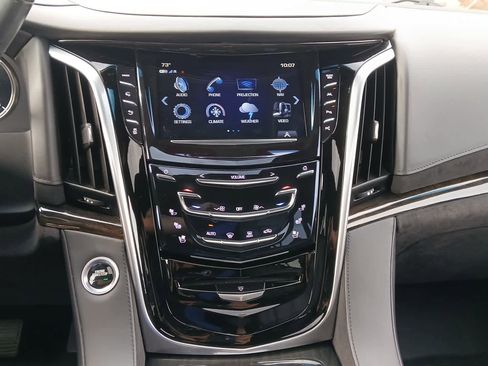 Used 2020 Cadillac Escalade Platinum image 34