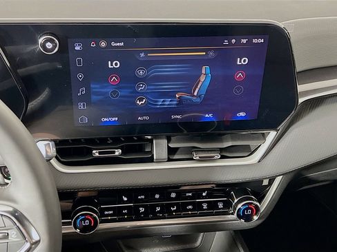 New 2026 Chevrolet Equinox LT w/ Convenience Package II AWD/4WD image 16