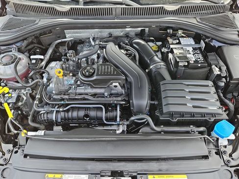 Used 2025 Volkswagen Jetta SE FWD image 35