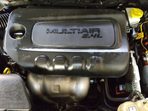 Used 2019 Jeep Cherokee Latitude w/ Cold Weather Group image 30